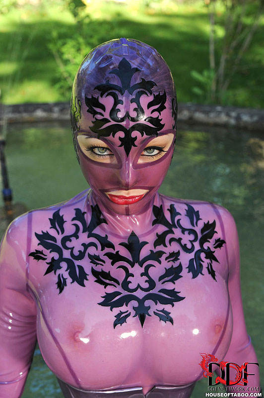 Bizarre In The Garden