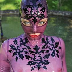 Bizarre In The Garden