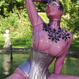 Bizarre In The Garden