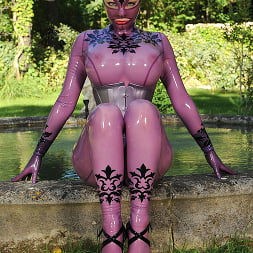 Bizarre In The Garden